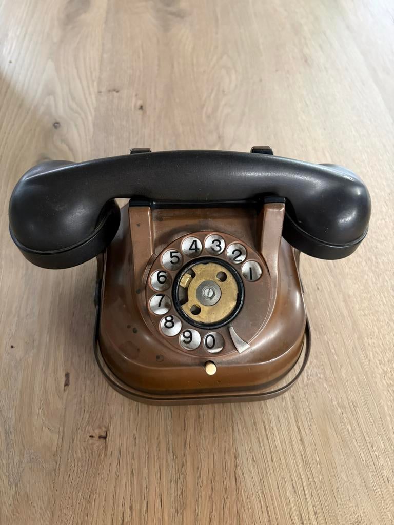 Oude vintage koperen / bakeliet telefoon RTT 56 draaischijf, Telecommunicatie, Ophalen, Gebruikt, Bakeliet