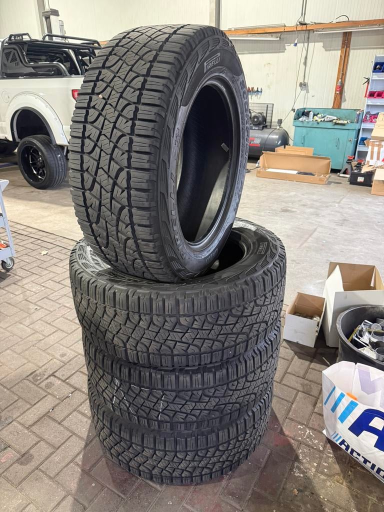 325/55/R22 Pirelli Scorpion M+S 8mm, 325 mm, Overige maten, Ophalen of Verzenden, Band(en)