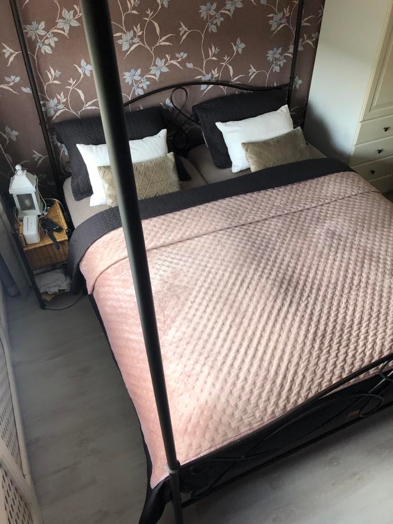 Zwart Stalen Hemelbed 180x210 met 2 Nachtkastjes, Huis en Inrichting, Slaapkamer | Bedden, Ophalen, Gebruikt, Tweepersoons, 180 cm