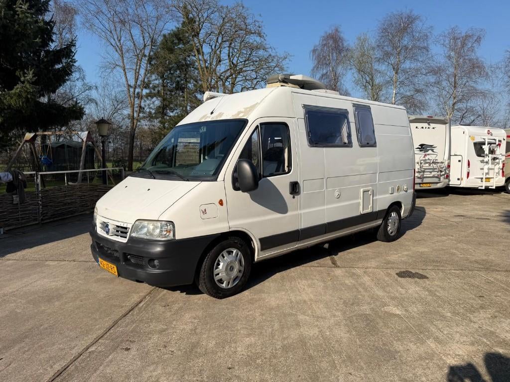 Adria Twin buscamper, 2x Airco, NL camper, slechts 108 dkm!!, Caravans en Kamperen, Campers, Koelkast, Buscamper of Camperbus