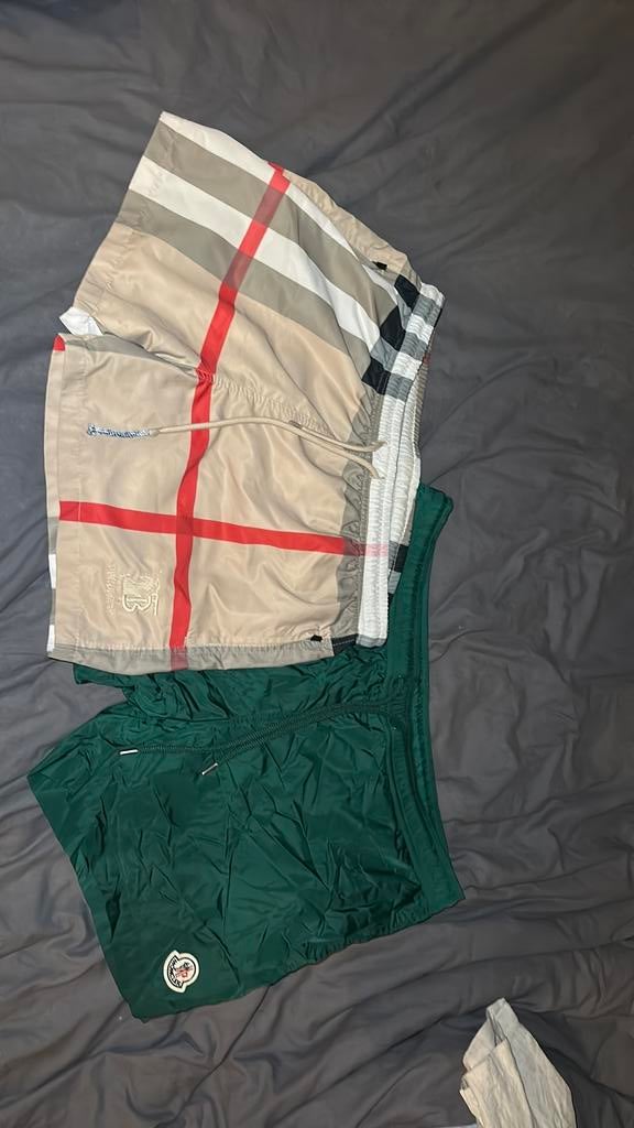 Moncler en burberry zwembroek vallen allebei maat M, Kleding | Heren, Badmode en Zwemkleding, Ophalen of Verzenden, Zwart