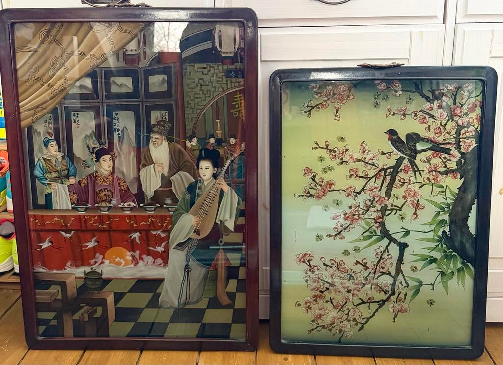 Twee Chinese schilderijen achter glas, Ophalen