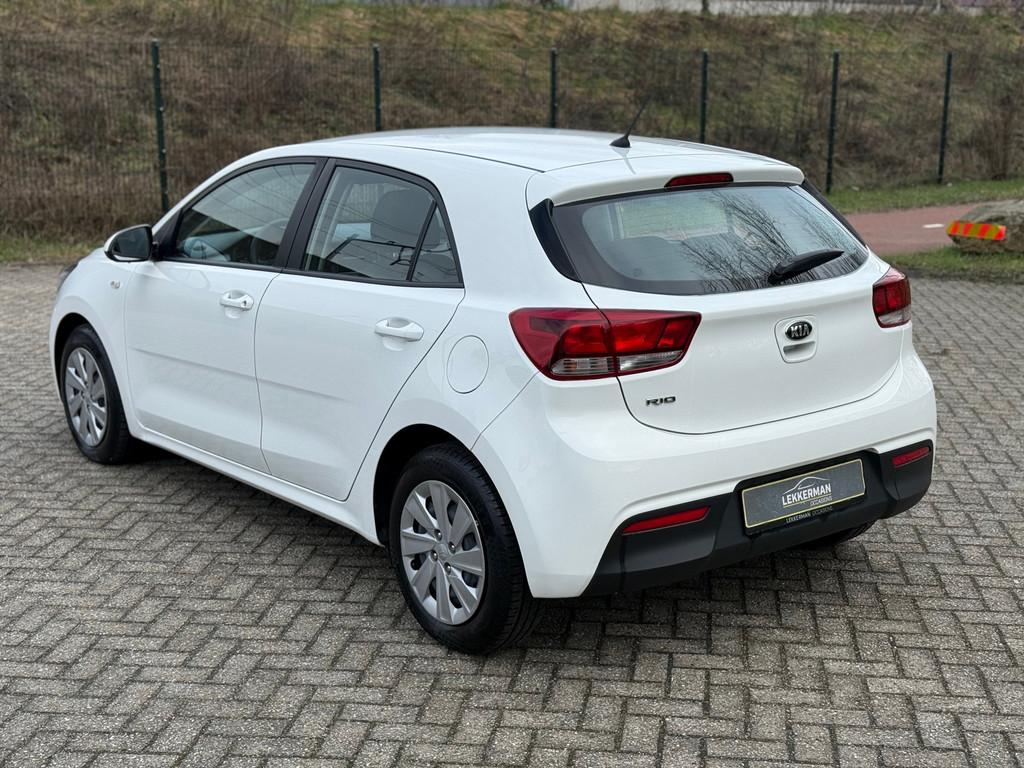 Kia Rio 1.2 CVVT AIRCO I DEALER ONDH I NWE APK I WEINIG KM I, Auto's, 1027 kg, 86 pk, Gebruikt, 4 cilinders