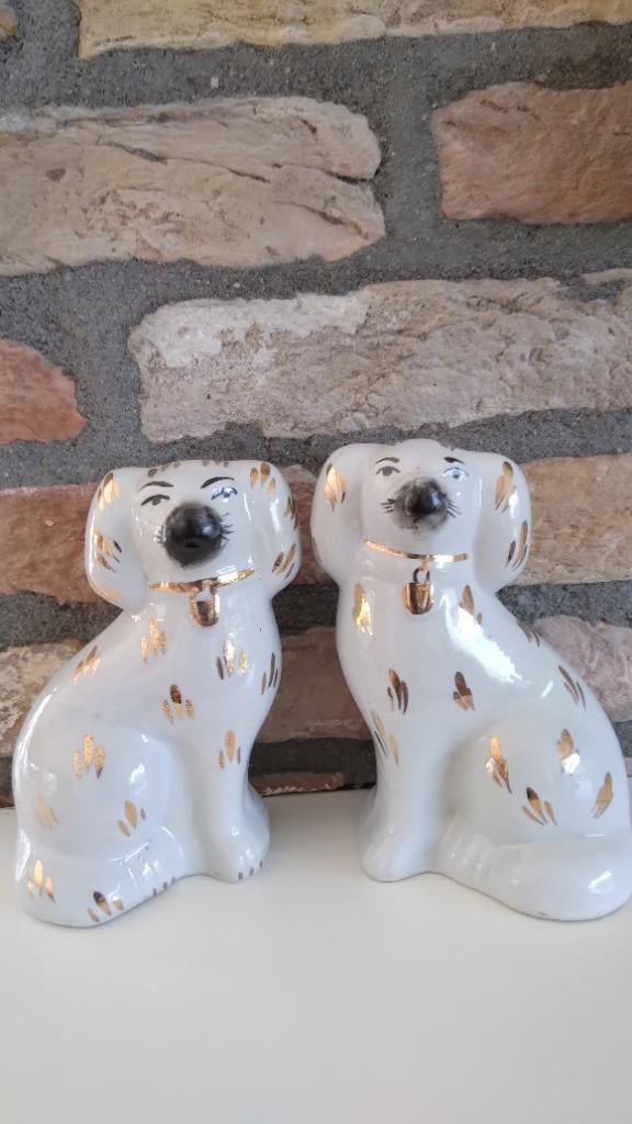 2 Staffordshire hondjes, Ophalen