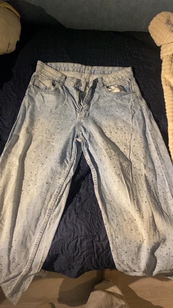 Lichtblauwe jeans met studs, Kleding | Dames, Spijkerbroeken en Jeans, Ophalen, Gedragen, Blauw, W30 - W32 (confectie 38/40)