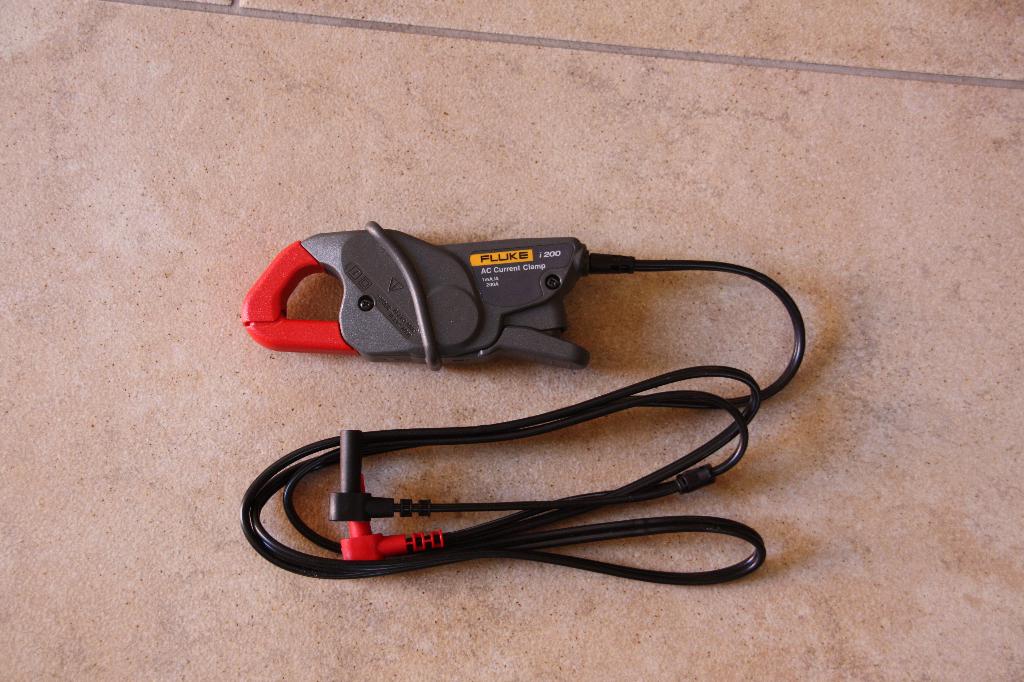 Fluke i200 stroomtang, tot maximaal 200 A AC. Nieuwstaat., Ophalen of Verzenden, Zo goed als nieuw, Multimeter