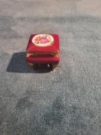 Miniatuur Porseleinen Pillendoosje met Gouden Details, Ophalen