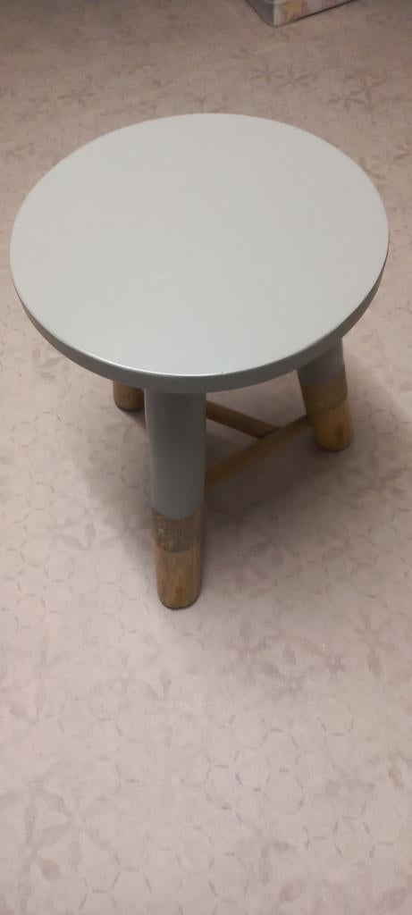 Grijs houten bijzettafeltje, gebruikt, Huis en Inrichting, Minder dan 55 cm, Gebruikt, Rond, Hout