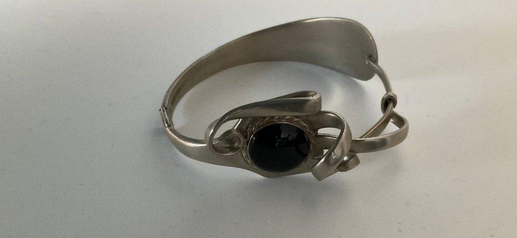 armband antiek zilveren vork made in USA zwarte steen kunst, Ophalen of Verzenden, Zo goed als nieuw, Met edelsteen, Zilver