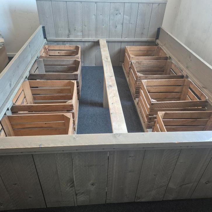 Houten bed 1.60 bij 2.10, Huis en Inrichting, Slaapkamer | Bedden, Ophalen of Verzenden