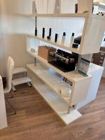 Witte kast c.q. scheidingswand, Ophalen