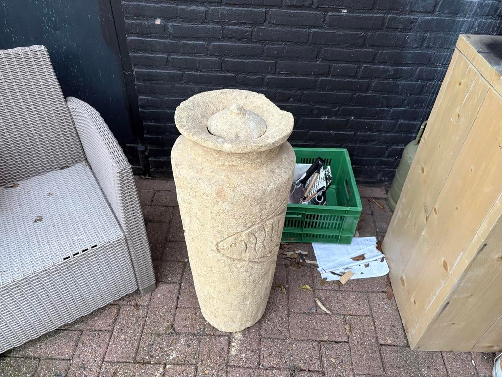 Mergel plantenbak met vissen reliëf, Ophalen, Steen, Gebruikt, Minder dan 60 cm