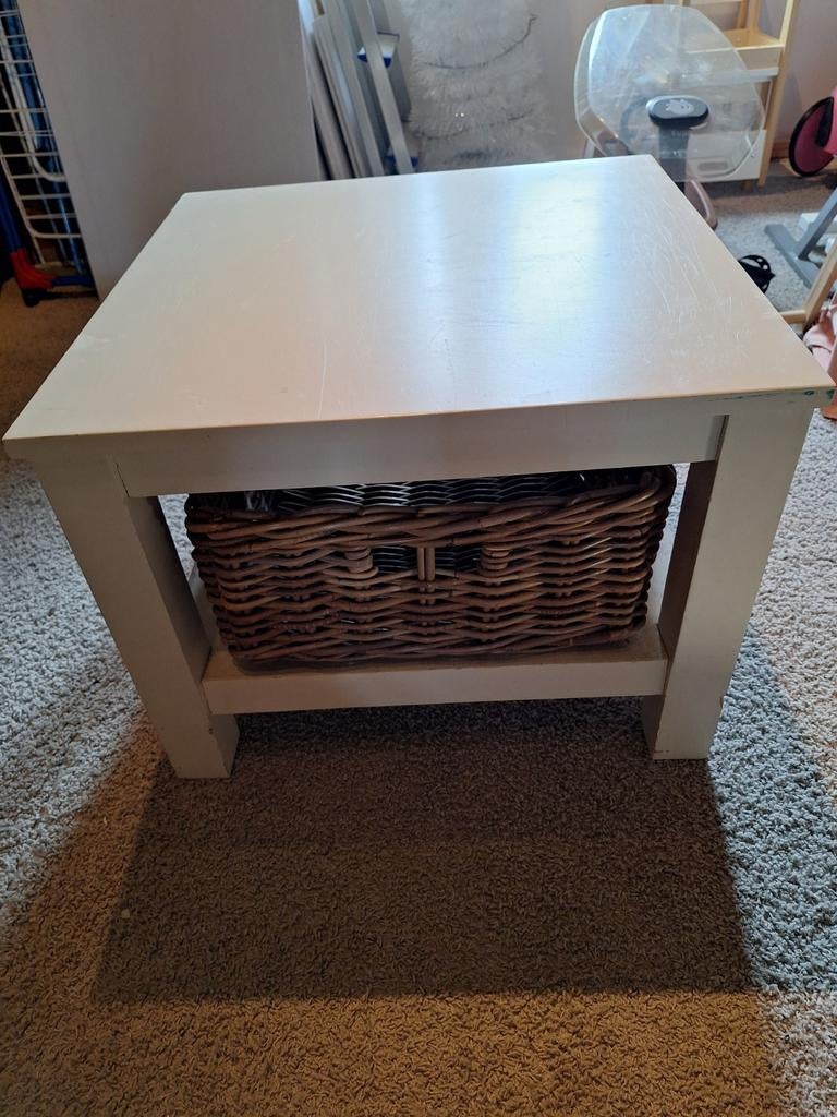 Witte salontafel met rieten mand, Huis en Inrichting, Tafels | Salontafels, Ophalen of Verzenden