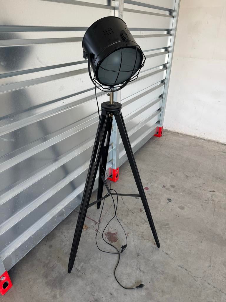 Industriële staande lamp, zwart, circa 1.60m hoog, Ophalen, Gebruikt, Metaal, 150 tot 200 cm