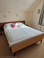 Retro tweepersoonsbed uit de jaren '70, Huis en Inrichting, Slaapkamer | Bedden, Ophalen, Gebruikt, Tweepersoons, Retro, Vintage, Jaren '70