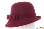 cloche dophoed Dameshoed bordeaux paars vilt 53-57 nieuw, Kleding | Dames, Hoeden en Petten, Ophalen of Verzenden, Nieuw, One size fits all