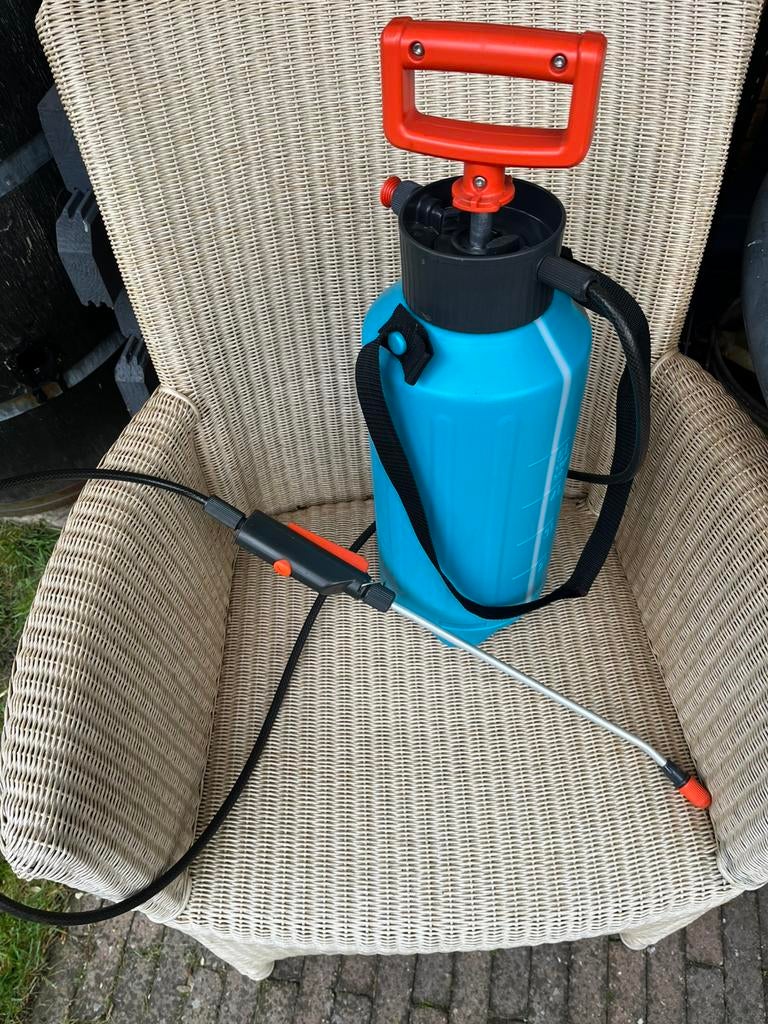 Zgan Gardena drukspuit 5 liter met sproeilans en draagriem, Ophalen of Verzenden, Zo goed als nieuw