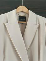 Nikkie blazer maat 38 beige, Kleding | Dames, Jasjes, Kostuums en Pakken, Ophalen of Verzenden, Zo goed als nieuw, Maat 38/40 (M)