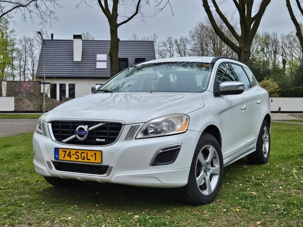 Volvo XC60 D3 DRIVe R-Design | 2011, Auto's, Voorwielaandrijving, Euro 5, 1624 kg, Zwart