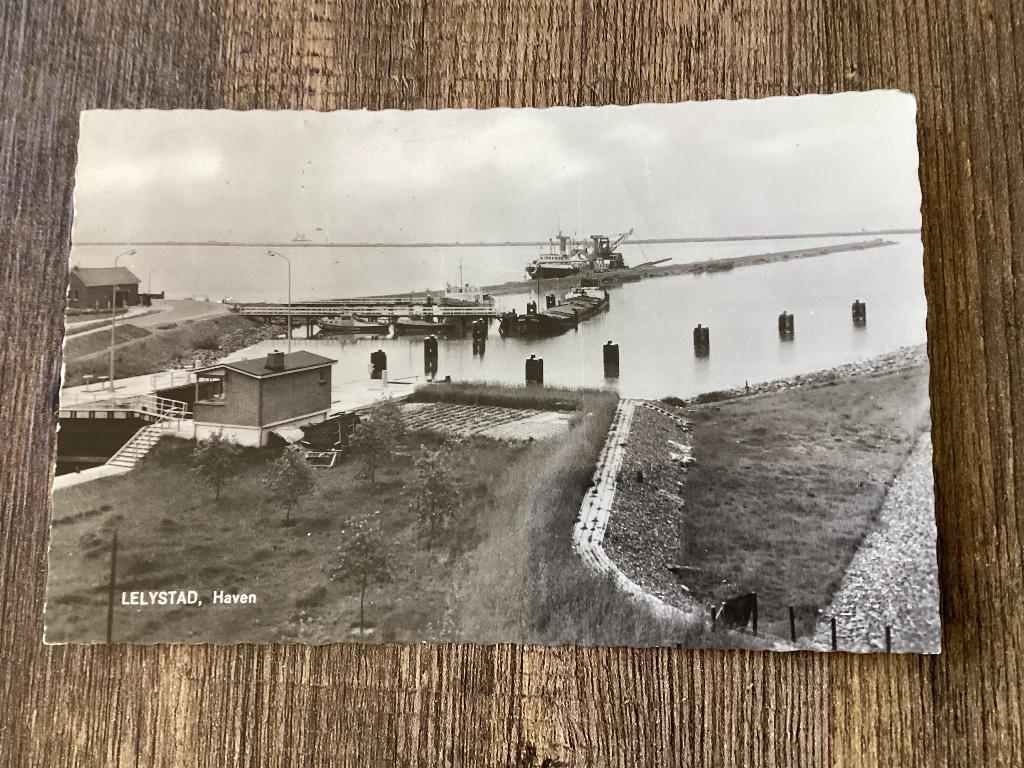Lelystad.  Binnenvaartschip., Ophalen of Verzenden, 1960 tot 1980, Gelopen, Flevoland
