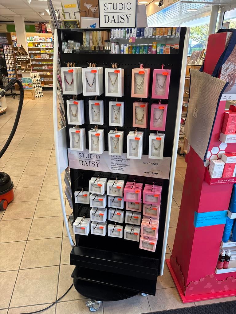 Complete sieraden & haaraccessoires stelling Studio Daisy, Ophalen, Overige materialen, Hangers, Overige kleuren