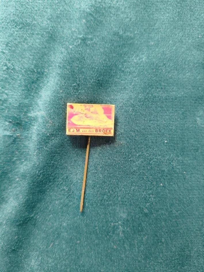 E.J.M. van den Broek steekspeld, Verzamelen, Speldjes, Pins en Buttons, Gebruikt, Speldje of Pin, Overige onderwerpen, Ophalen of Verzenden