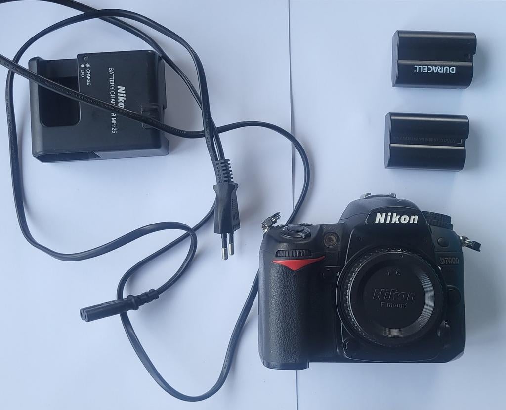 Nikon D7000 met 2 batterijen + lader, Gebruikt, Spiegelreflex, Ophalen of Verzenden, Nikon