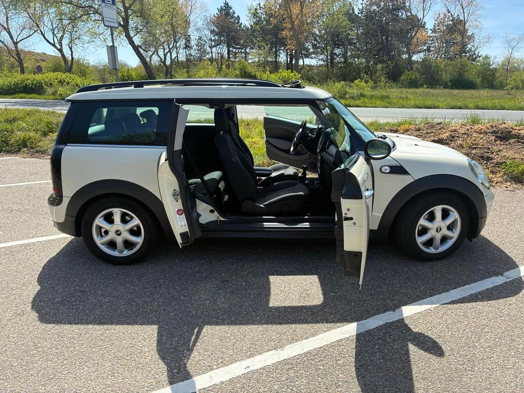 Mini Mini Clubman 1.6 ONE 2010 Wit Panorama/Schuifdak, Auto's, Mini, Voorwielaandrijving, 4 cilinders, 4 stoelen, Leder en Stof