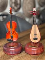 Decoratieve gitaar met draaiende muziek., Ophalen, Zo goed als nieuw