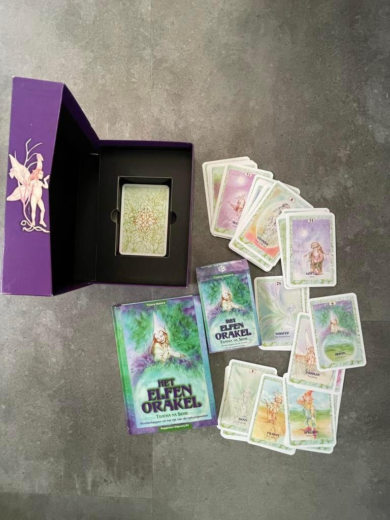 Elfen Orakel Set: Kaarten & Hardcover Boek (Z.G.A.N.), Boeken, Ophalen of Verzenden, Zo goed als nieuw, Tarot of Kaarten leggen