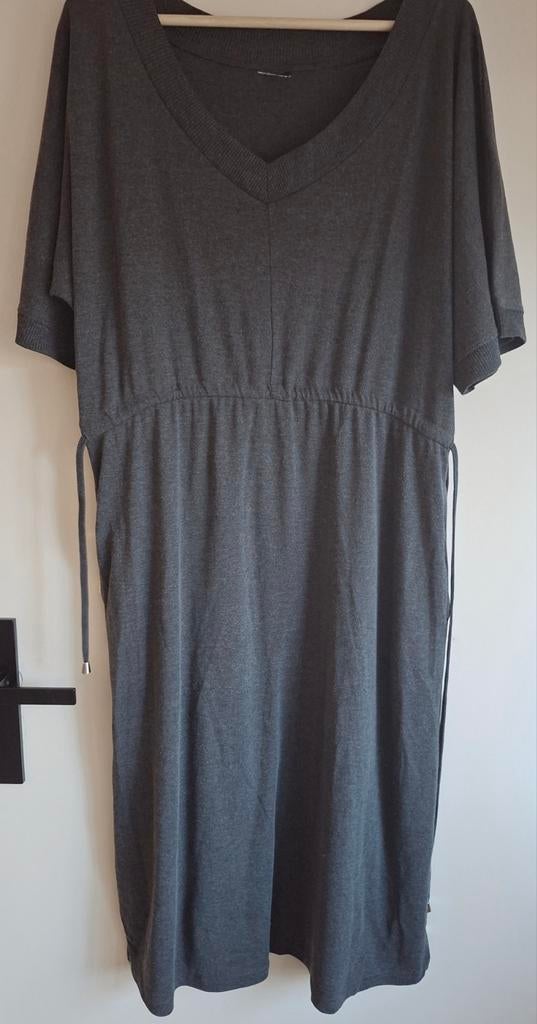 Nieuwe donkergrijze jurk van Ulla Popken.  Maat 52., Ophalen of Verzenden, Nieuw, Grijs, Jurk