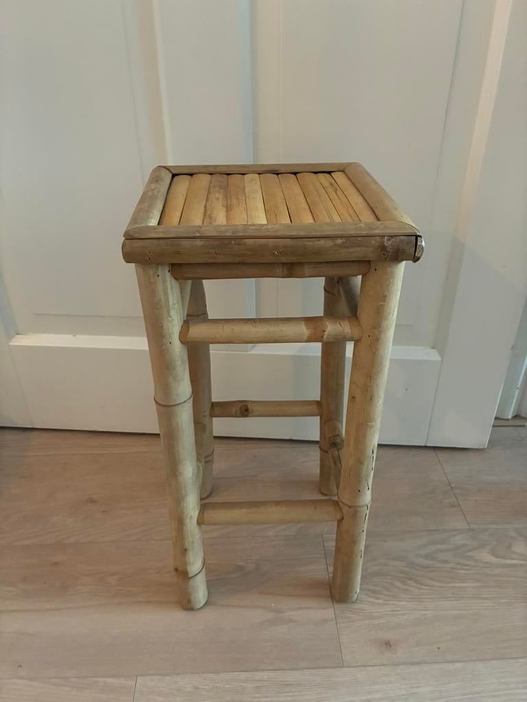 Leuk hoog bamboe krukje, Huis en Inrichting, Krukjes, Ophalen, Zo goed als nieuw, Hout