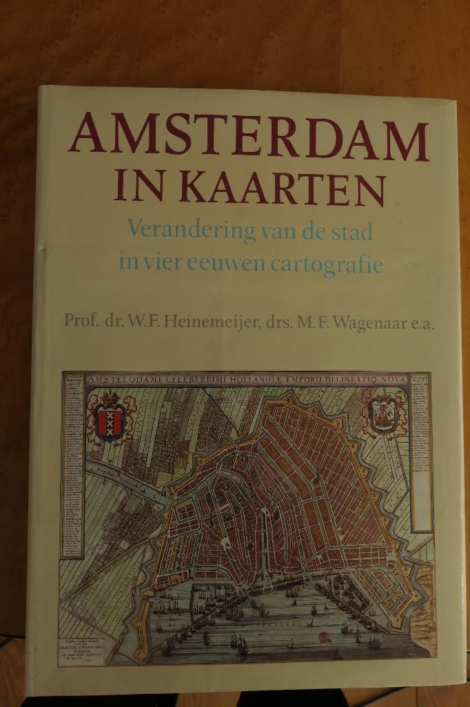 Amsterdam in kaarten, Boeken, Atlassen en Landkaarten, Ophalen, Overige atlassen, Diverse auteurs, Zo goed als nieuw