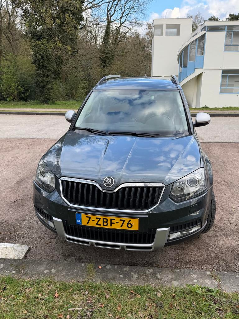 Skoda Yeti elegance outdoor 62000 km dealer onderhouden top, Auto's, Skoda, Euro 6, 4 cilinders, Origineel Nederlands, 1200 kg