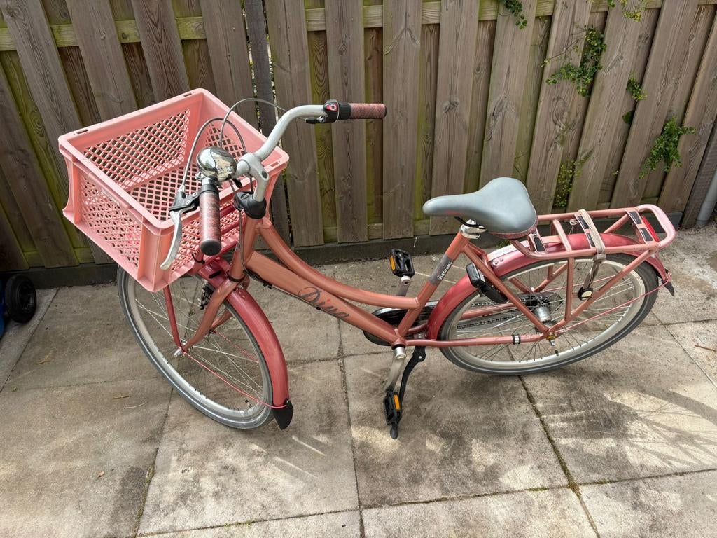 Bijna nieuwe roze Batavus Diva meisjes fiets, Ophalen, Zo goed als nieuw, 26 inch of meer