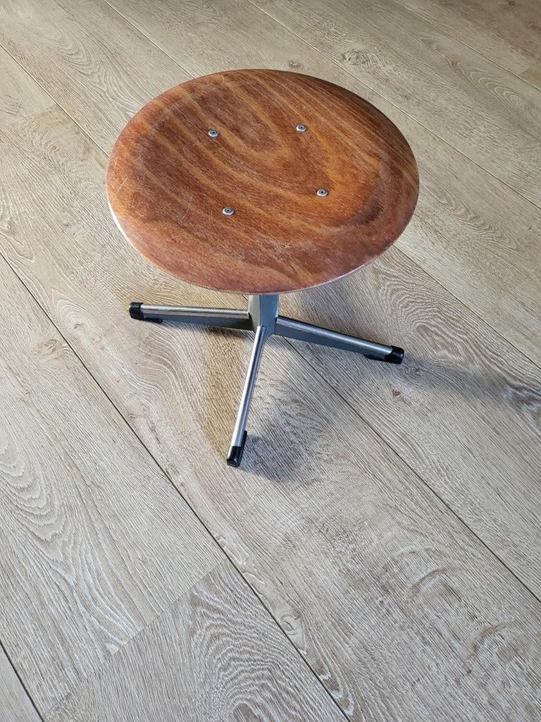 Te koop retro krukje., Huis en Inrichting, Krukjes, Ophalen, Hout