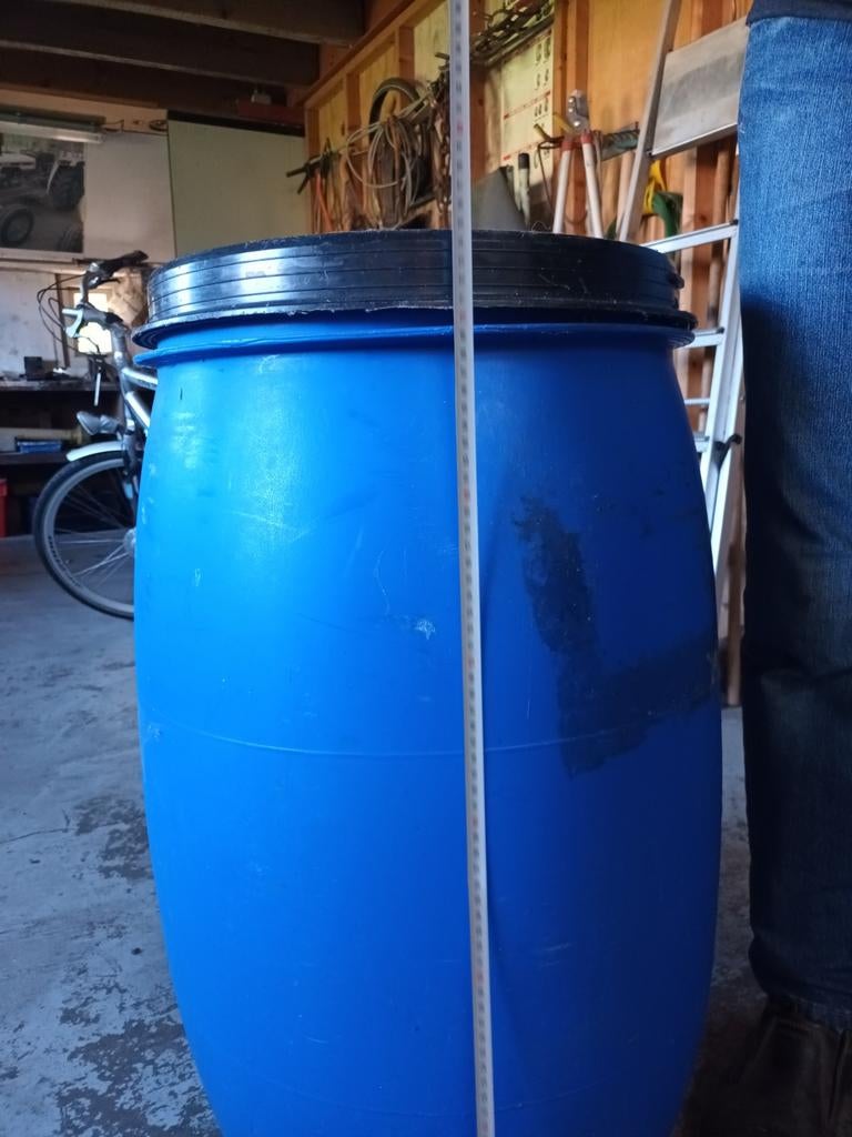 Afsluitbare tonnen voor wateropvang of voeropslag., Tuin en Terras, Regentonnen, Minder dan 75 liter, Ophalen