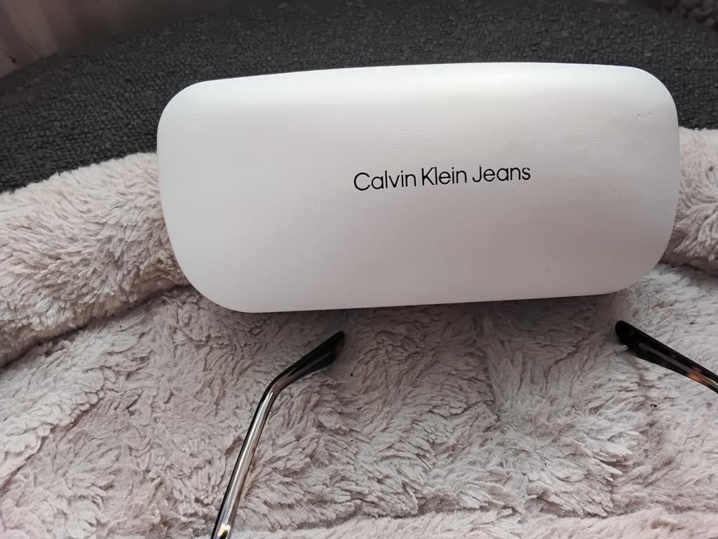 Calvin Klein zonnebril + brillenkoker - z.g.a.n., Ophalen of Verzenden