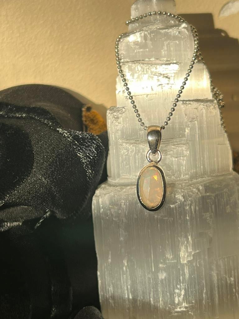 Opaal edelopaal hanger beschermt vreugde welvaart love, Ophalen of Verzenden, Nieuw, Zilver, Met edelsteen