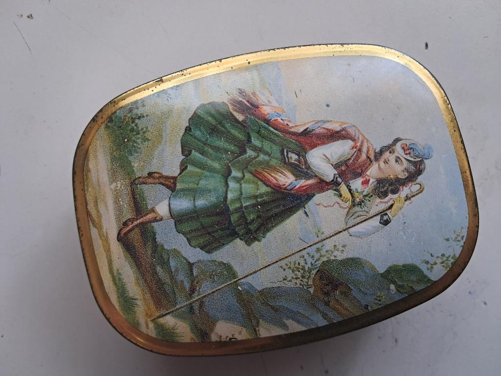 Madame Tussaud,toffeeblikje,afm.10x8x3 cm, Ophalen of Verzenden, Gebruikt, Overige