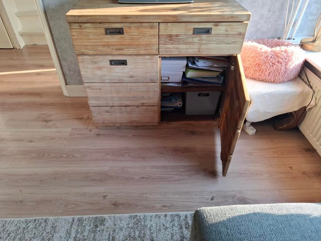 2xAcacia Houten kast met lades en deurtje en vitrine, Ophalen, Gebruikt