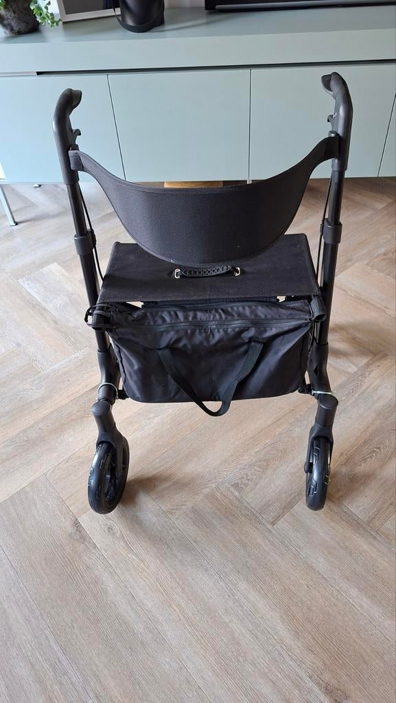 Nieuwe rollator lichtgewicht met tas en zitgedeelte, Diversen, Ophalen, Lichtgewicht, Nieuw