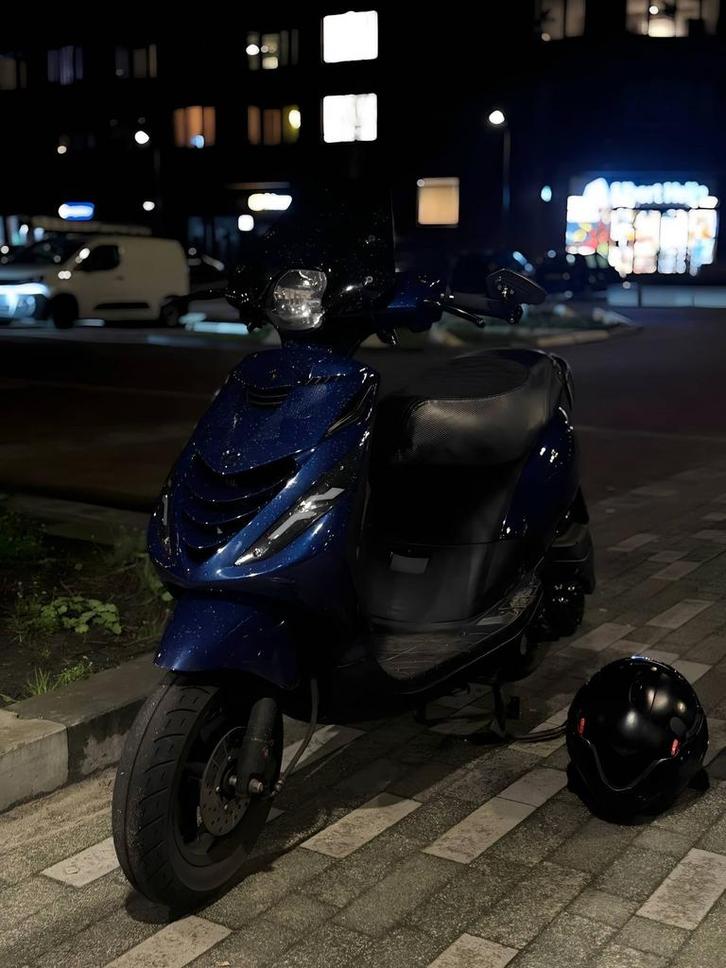 Zip 4t iget!, Fietsen en Brommers, Scooters | Piaggio, Zo goed als nieuw, Zip, Benzine, Ophalen