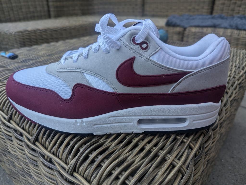 Nike Air Max 1 Steve Harrington "Stranger Things" - Maat 47, Overige kleuren, Nike, Nieuw, Ophalen of Verzenden