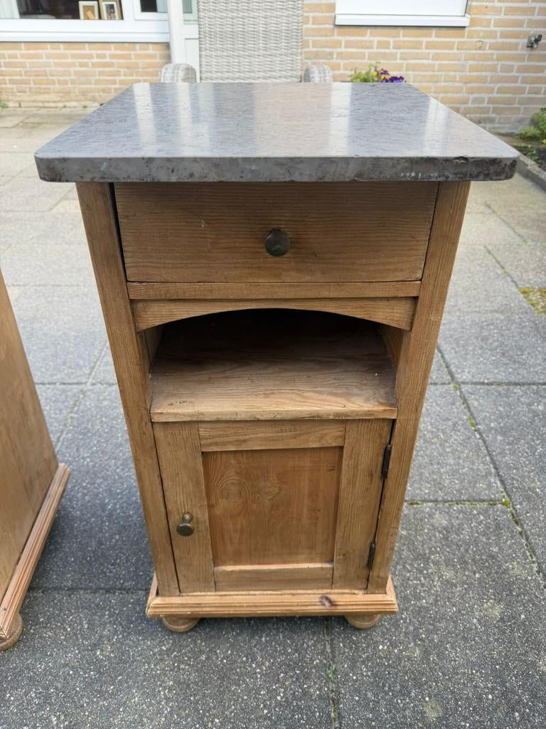 Vintage nachtkastje met marmeren blad, Huis en Inrichting, Slaapkamer | Nachtkastjes, Ophalen, Gebruikt, Minder dan 45 cm, 70 cm of meer