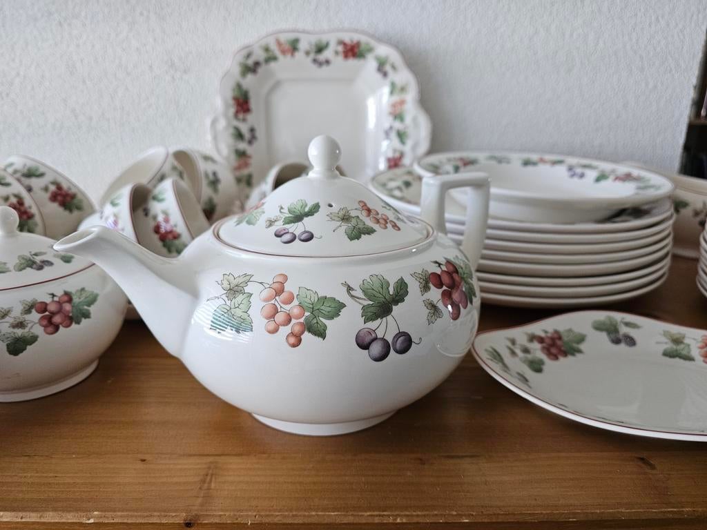Zeer compleet Wedgwood Queen's Ware Provence servies, Ophalen, Keramiek, Zo goed als nieuw, Wedgwood