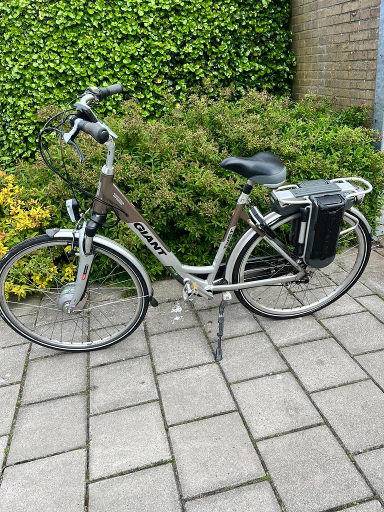 Te koop elektrische fiets Giant met goed accu met oplader, Ophalen of Verzenden, Zo goed als nieuw, Overige merken