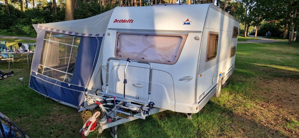 Dethleffs 510 TK Caravan uit 2002 - Ideaal voor gezinnen!, Rondzit, Ringverwarming, Lengtebed, Particulier