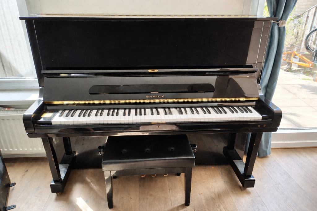 Samick piano (SU-131) – zwart hoogglans – met kruk, Ophalen, Gebruikt, Zwart, Piano