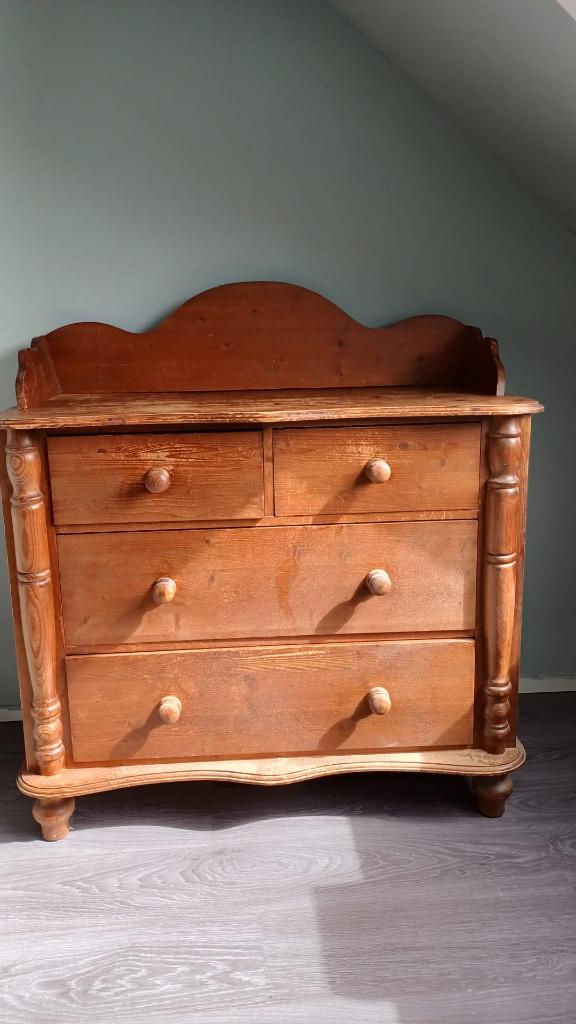 commode oud grenen. buitenkant enigzins beschadigd., Huis en Inrichting, Ophalen, Gebruikt